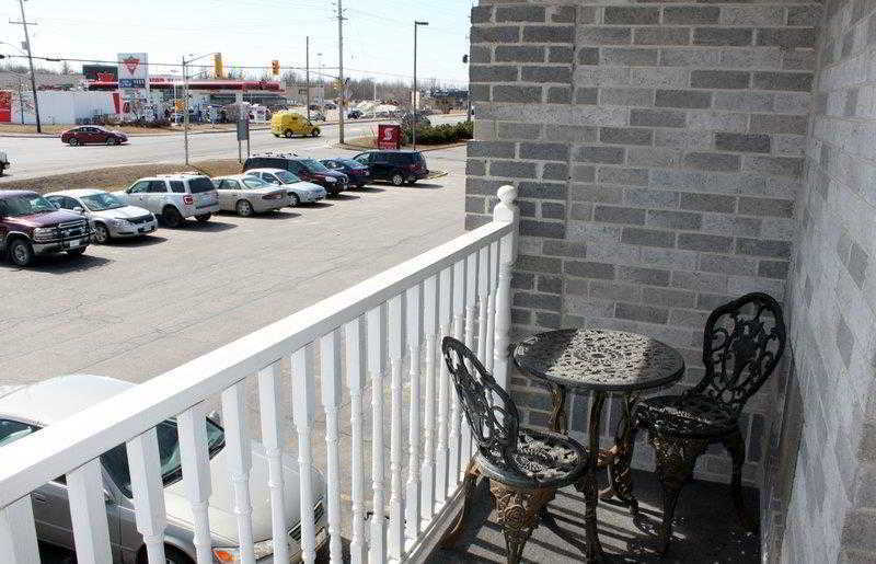 Best Western Smiths Falls Hotel Exterior photo